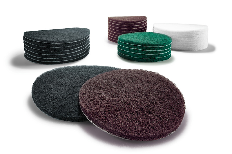 Distintos accesorios de vellón de lijar