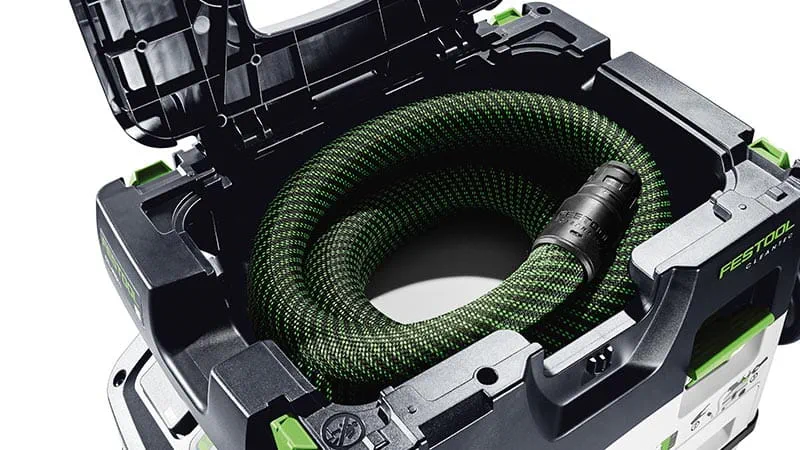 Compartimento interior para tubos flexibles