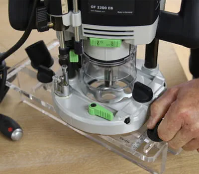 Transferencia de distancias medidas a la escala de la pieza auxiliar para fresar