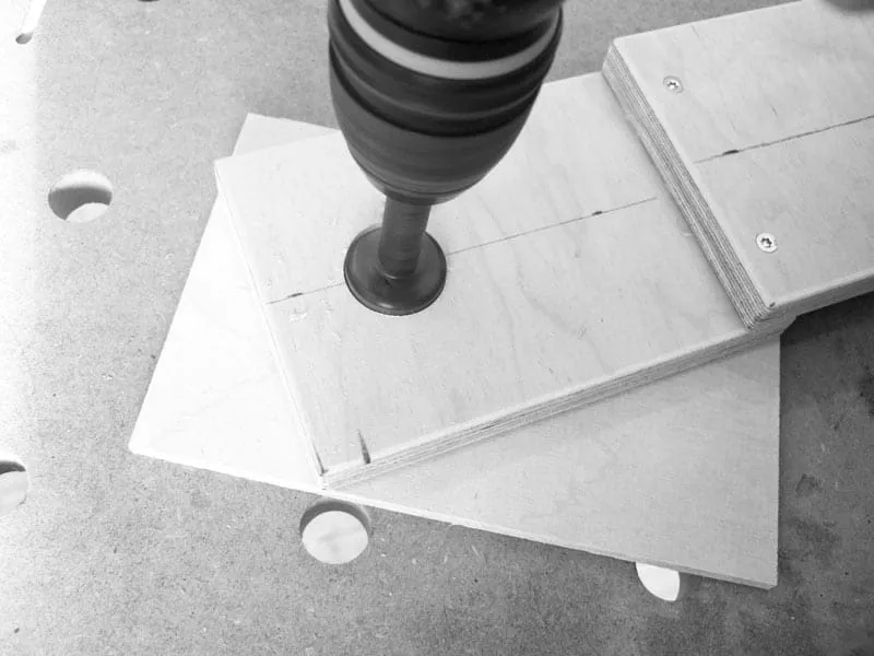 Dotar la fresadora de un casquillo copiador