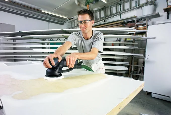 Eliminación de la pintura de puertas