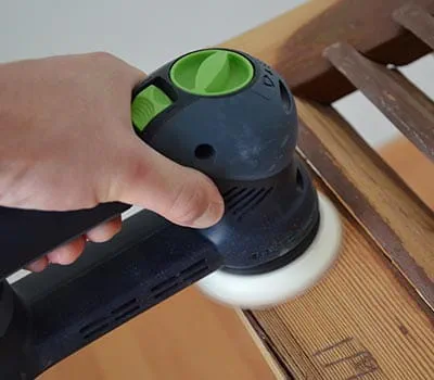 En el ajuste Lijado basto, la pintura dañada se lija rápidamente.