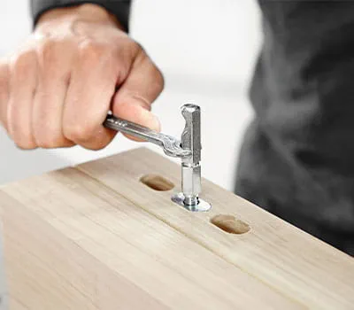 Enroscado del perno de anclaje