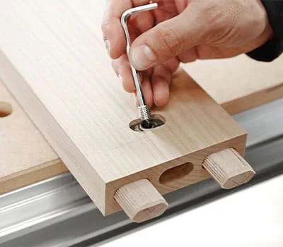 Colocación del tornillo de rosca