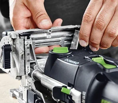 Ajustar la altura de fresado al espesor de la pieza de trabajo