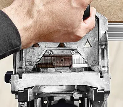 Fijar los orificios de fresado con el método de trazado o el sistema de topes