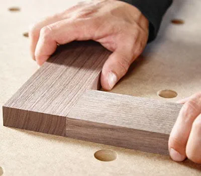 Encolar después los elementos del bastidor