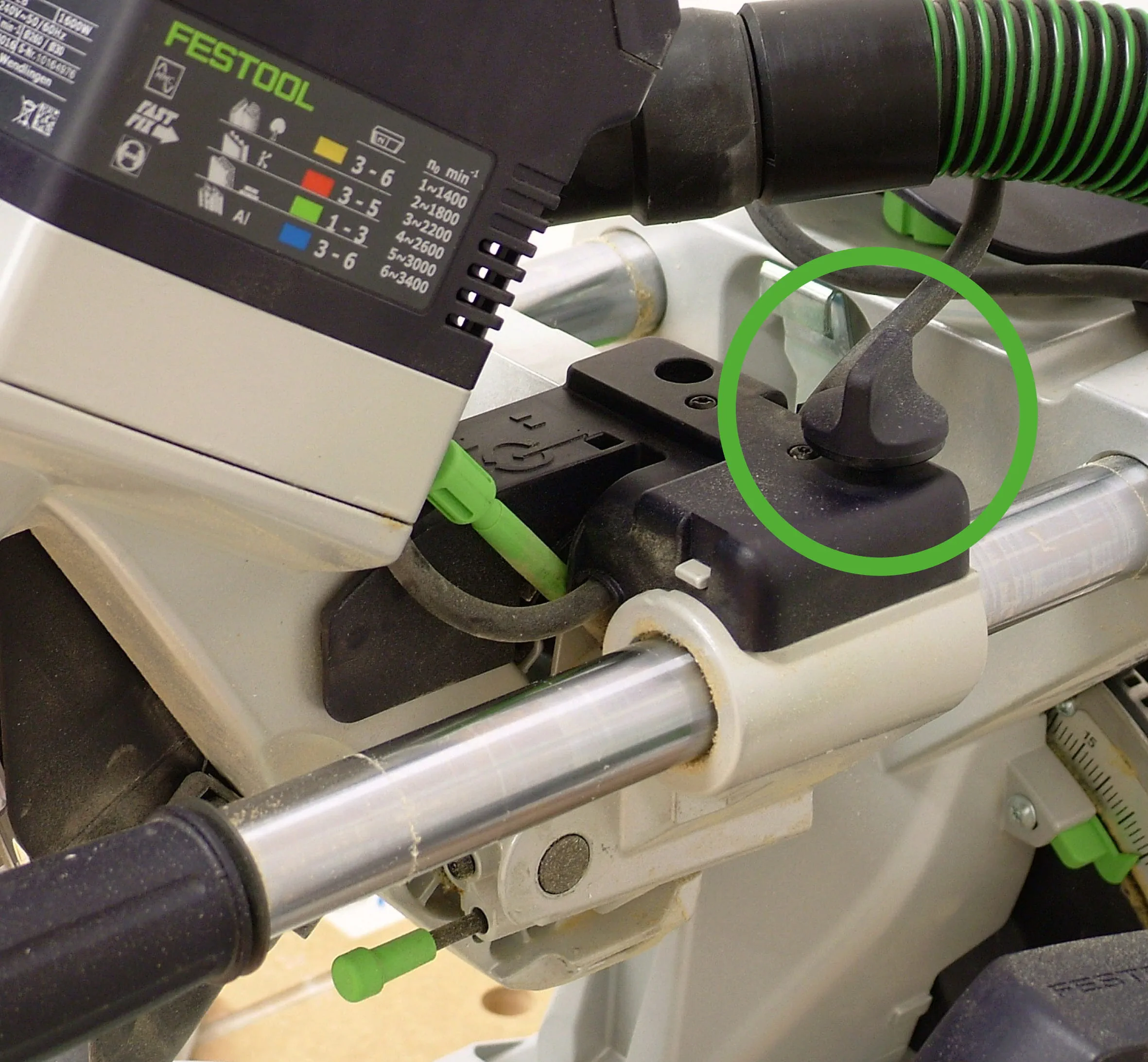 Aflojar la sujeción de la unidad de tracción