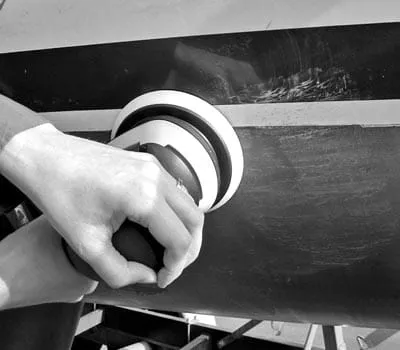 Lijado del gelcoat en caso de arañazos o daños más profundos 