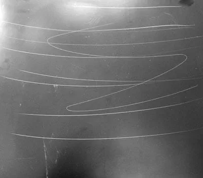 Limpiar bien la superficie antes de empezar a lijar y pulir el gelcoat