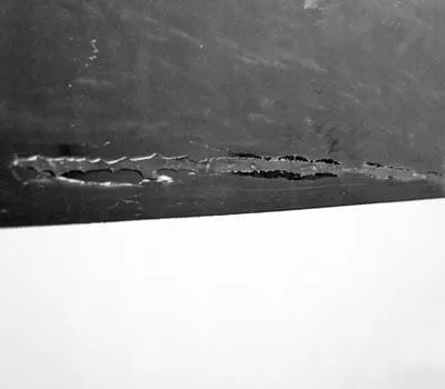 Los arañazos que hayan atravesado el gelcoat no se pueden reparar únicamente mediante el lijado y el pulido.