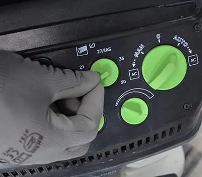 Conectar la AGC DSC 125 al aspirador multiuso.