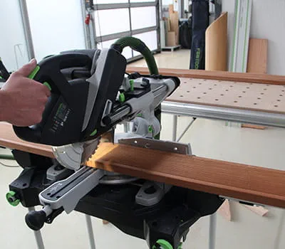 Corte de los tablones de revestimiento