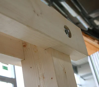 Montaje de la viga doble preparada con los orificios correspondientes