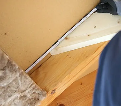 Tomar la medida residual respecto al madero doble.