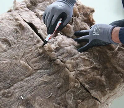 Transferencia de las marcas a ambas mitades del material aislante