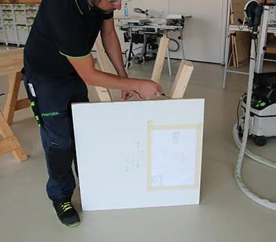 Marcar los cortes de las patas