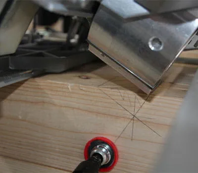 Alineación lateral de la fresadora entalladora