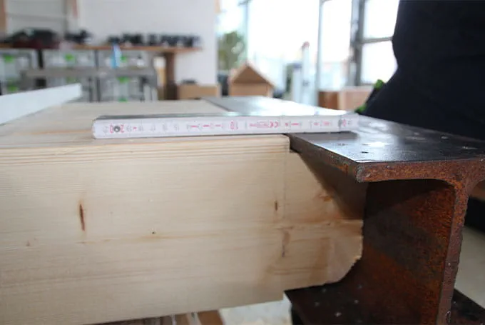 Vigas de madera en vigas de acero