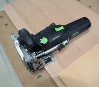 Unir las piezas del cuerpo del armario