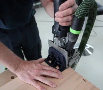 Unir la base/cubierta con los laterales