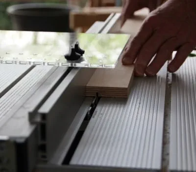 Ranurar la base del cajón