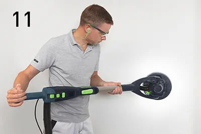 Lijar la pared enlucida con la lijadora de pared PLANEX LHS 2 225 y el abrasivo Granat Net P120-P180 de Festool.