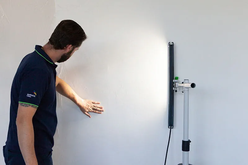 Control superficial con la luz rasante STL 450 de Festool