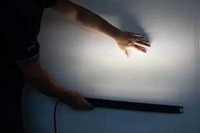 Control con la luz rasante STL 450 de Festool