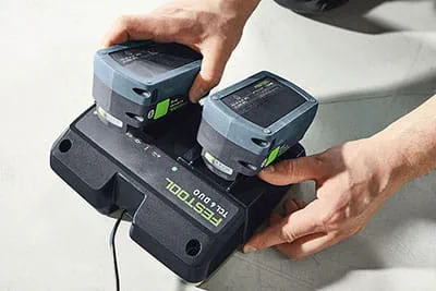 Con cuatro baterías y el cargador rápido TCL 6 DUO, se puede trabajar sin interrupción en la mayoría de las aplicaciones de baterías.