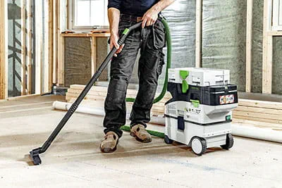 Destaca por su potencia de aspiración: Potencia similar a la de los aspiradores con cable gracias a la turbina de 36 V con dos baterías de 18 V.