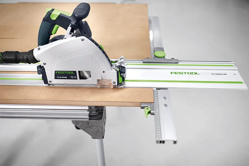 Tope longitudinal FS-PA para un corte perfecto de los paneles.