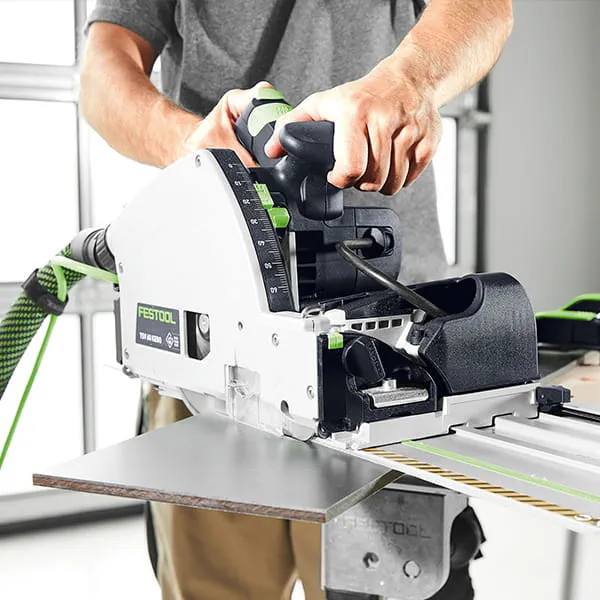 La sierra de sable TSV 60 K de Festool en acción