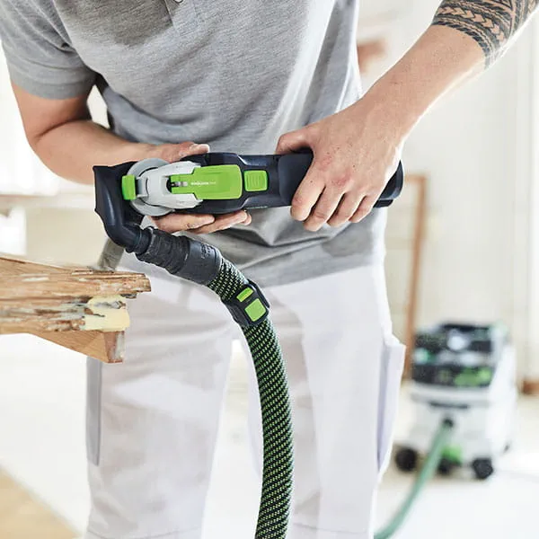 La oscilante a batería Vecturo OSC18 de Festool en acción